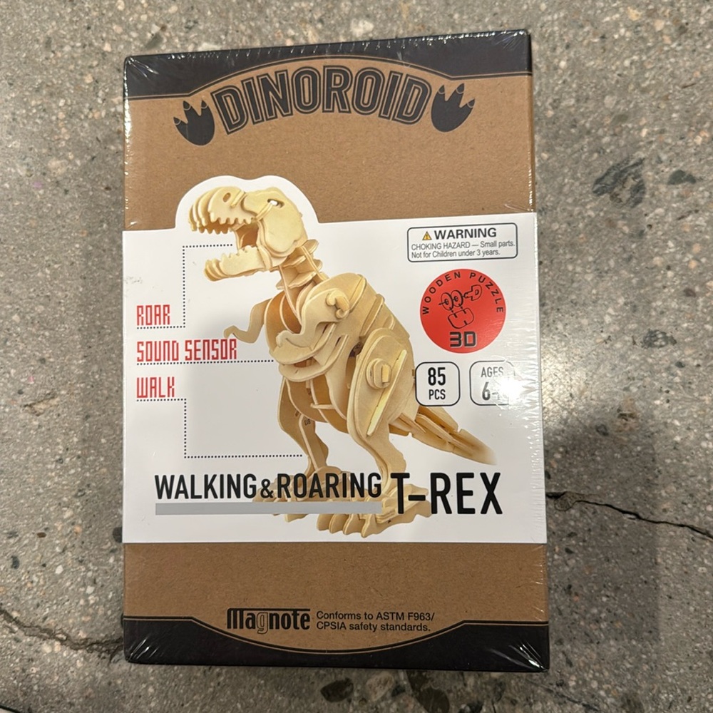 Dinoroid, walking and roaring T-Rex